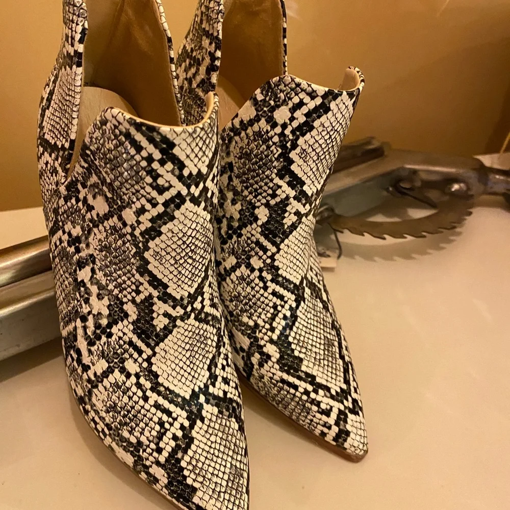 Faux Snakeskin Ankle Boots 🐍western whimsy - Picture 2 of 7